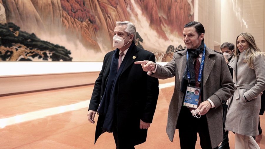 Alberto Fernndez junto al embajador Sabino Vaca Narvaja